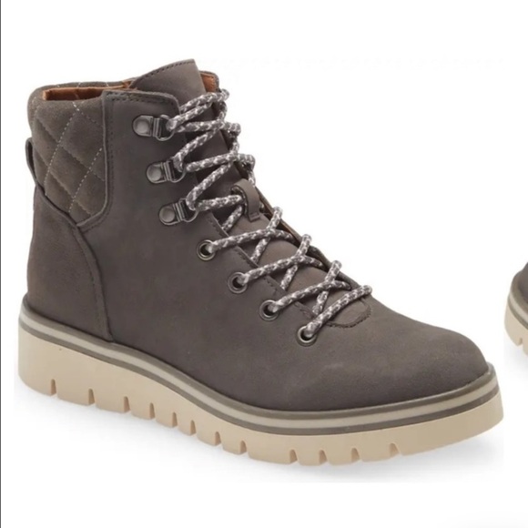 Caslon Henley Leather Water Resistant Lace Up Grey Quilted Ankle Lug Sole Bootie - Picture 1 of 16